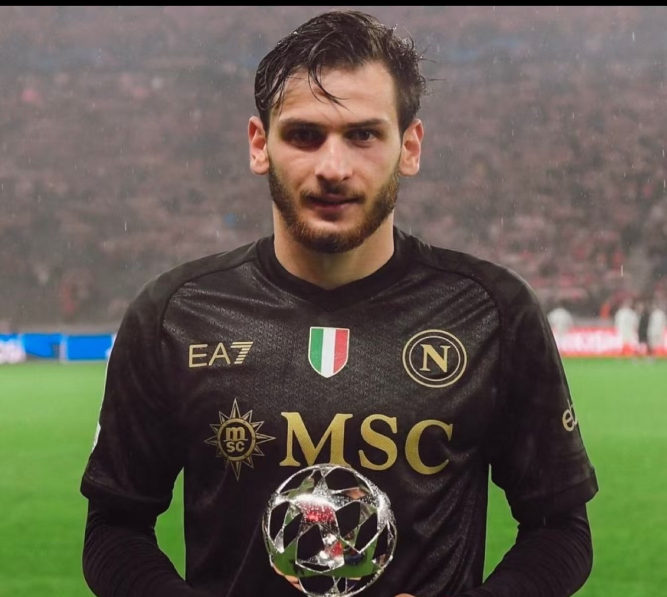 ag体育网站-赛前体能课后，那不勒斯官宣签约备战德甲，更衣室稳定，身体对抗强度拉满