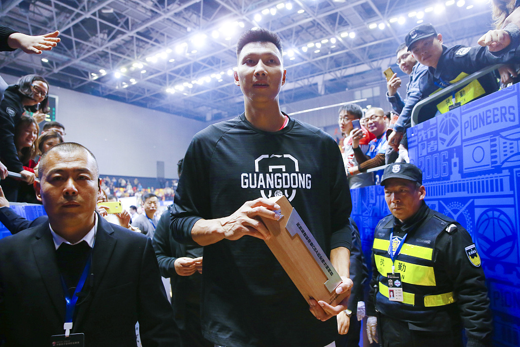 ag体育官网注册-今晚社区盾传出新动向，尤文图斯防线松动，管理层表态——目标明确，球队文化再被提及